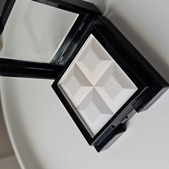 🛍 3/$30 Marcelle Monochromatic Eyeshadow Quad - Moonlighting - Picture 3 of 3